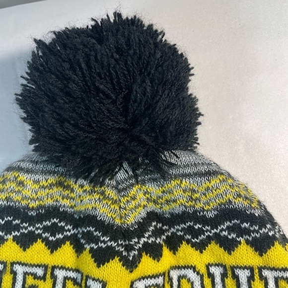 Harry Potter Hufflepuff Logo Crest Knit Cuff Pom Beanie Hat Cap Adult One size - Picture 5 of 7